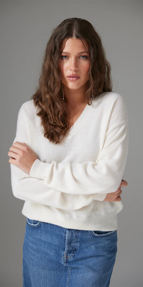 C-Rush Cashmere Malibu 2.0 V-Neck Jumper in Ivory